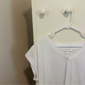 ⭐️NWT⭐️ Athleta V-Neck Tee